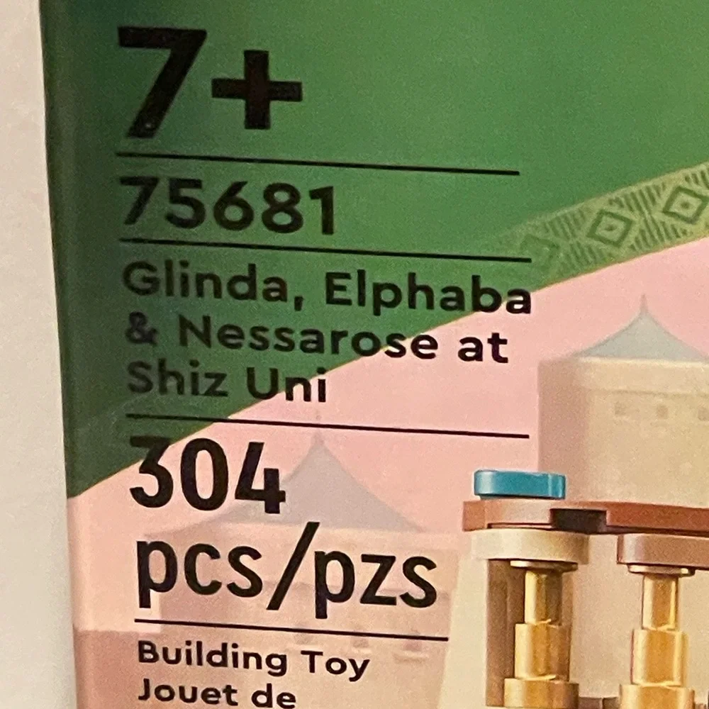 Retired LEGO Wicked set: Glinda, Elphaba & Nessarose at Shiz Uni (75681).